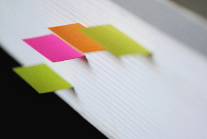 Tapeflags für mehr Ordnung. Tapeflags. (Quelle: Bernd Klutsch on Unsplash)